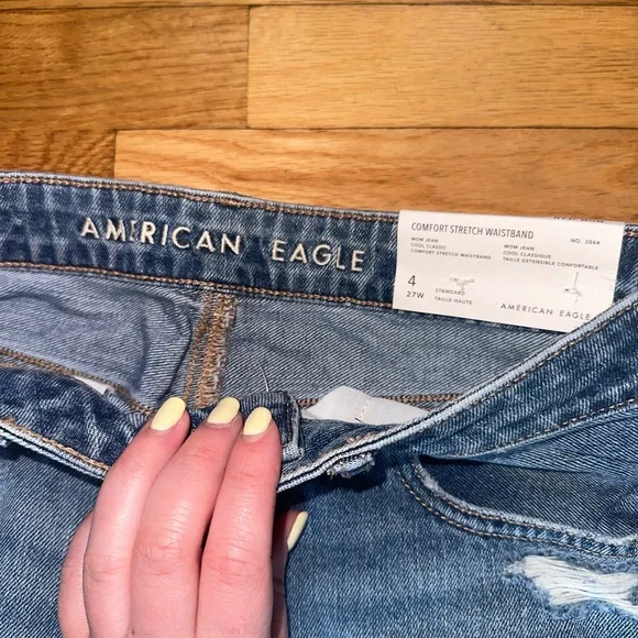NWT American Eagle Women’s Blue Distressed Jeans - Picture 3 of 5